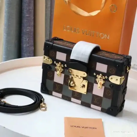 Bags 2104DJ0105 LV 0706